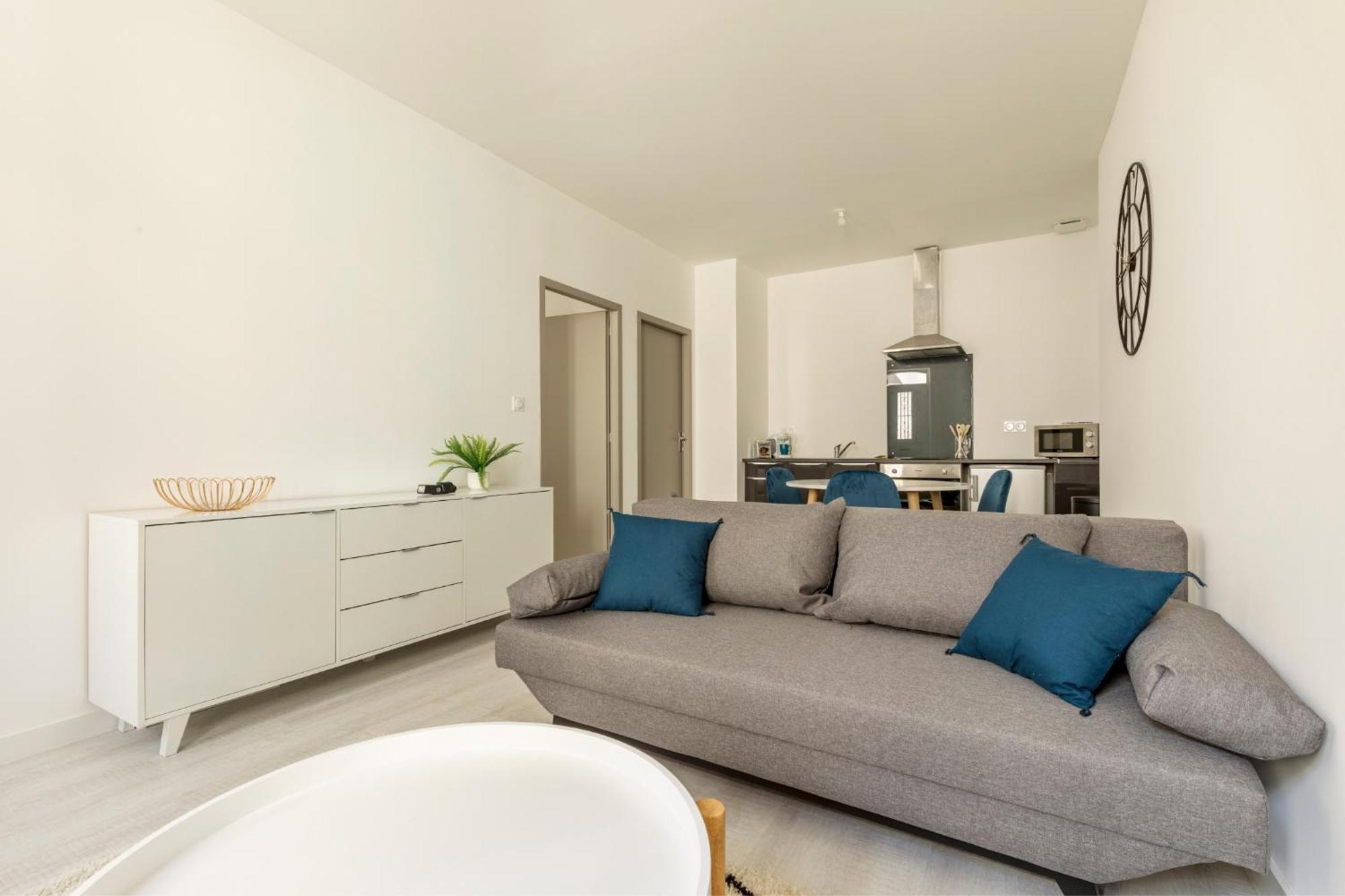 Apartment Le Bleu - Lumineux, 1 Chambre, Salle De Bain Moderne *